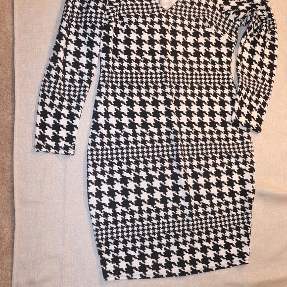 Fashion to Figure Houndstooth Bodycon Dress - Picture 2 of 4